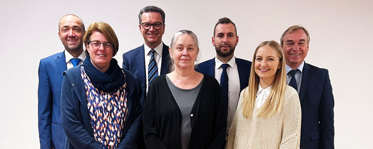 Gruppenfoto der Mitarbeitenden, die 2021 ihr Betriebsjubiläum gefeiert haben.
