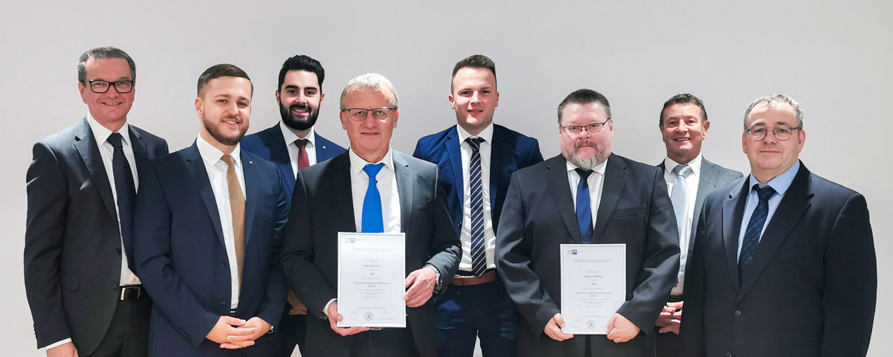Unsere Jubilare gemeinsam mit dem Vorstand der Raiffeisen-Volksbank Haßberge eG.