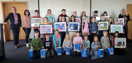 Kinder des Jugendmalwettbewerbs