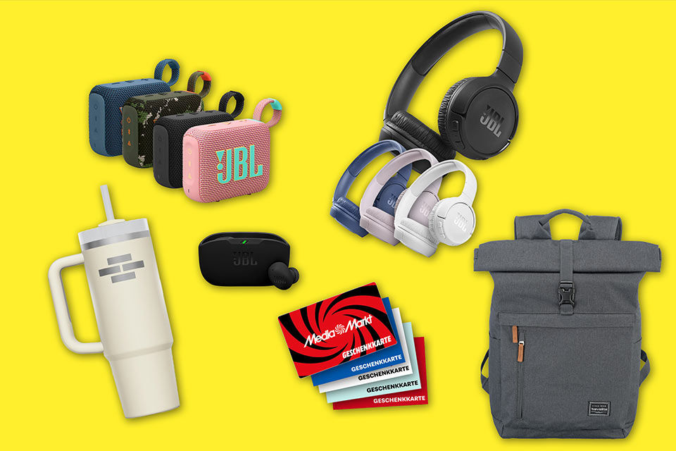 Die Prämien in einer Collage aus Kopfhörern, tragbaren Lautsprechern, Gutscheinen, einem Rucksack und einem Thermobecher