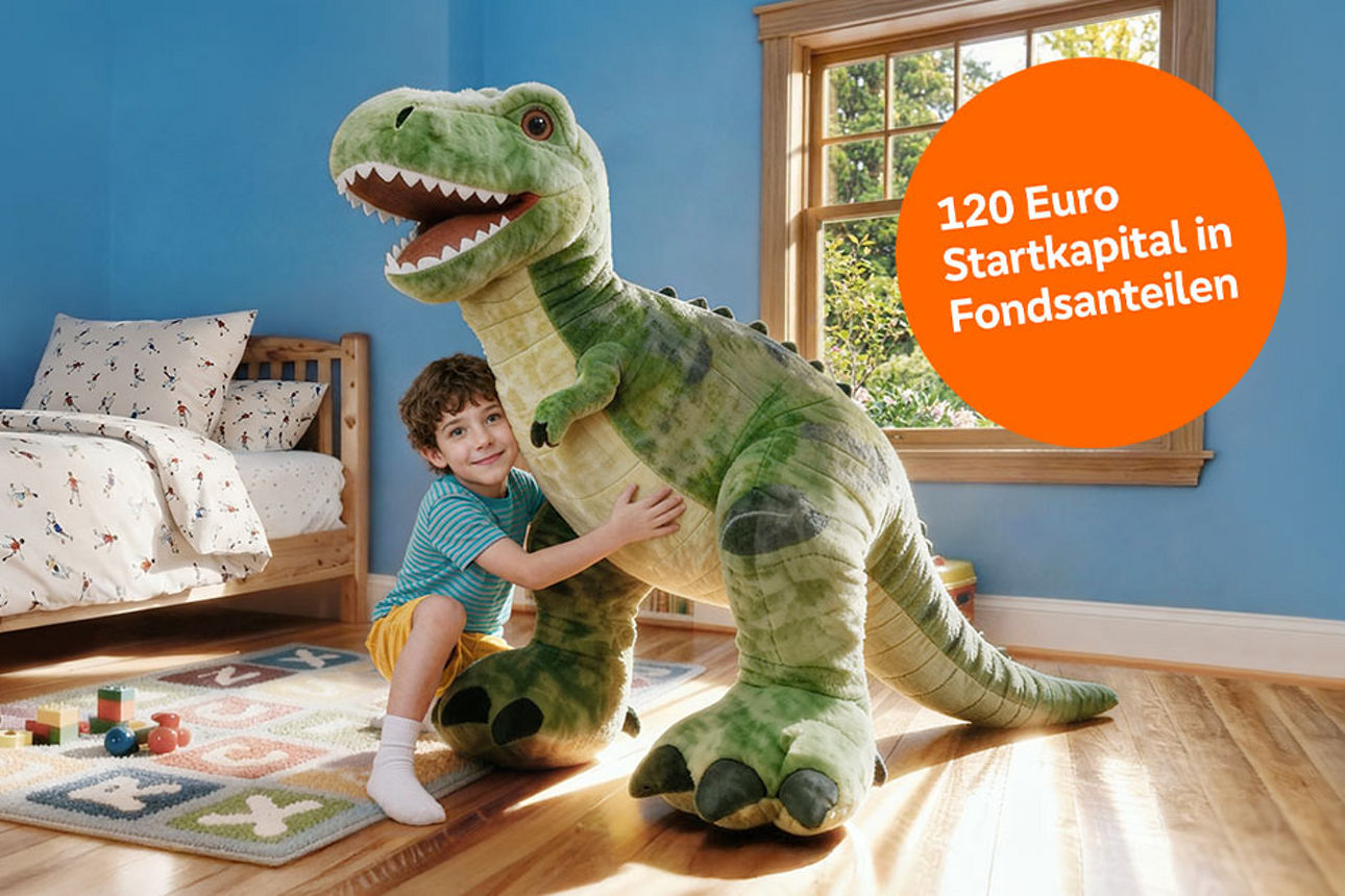 Ein Junge umarmt einen Dinosaurier