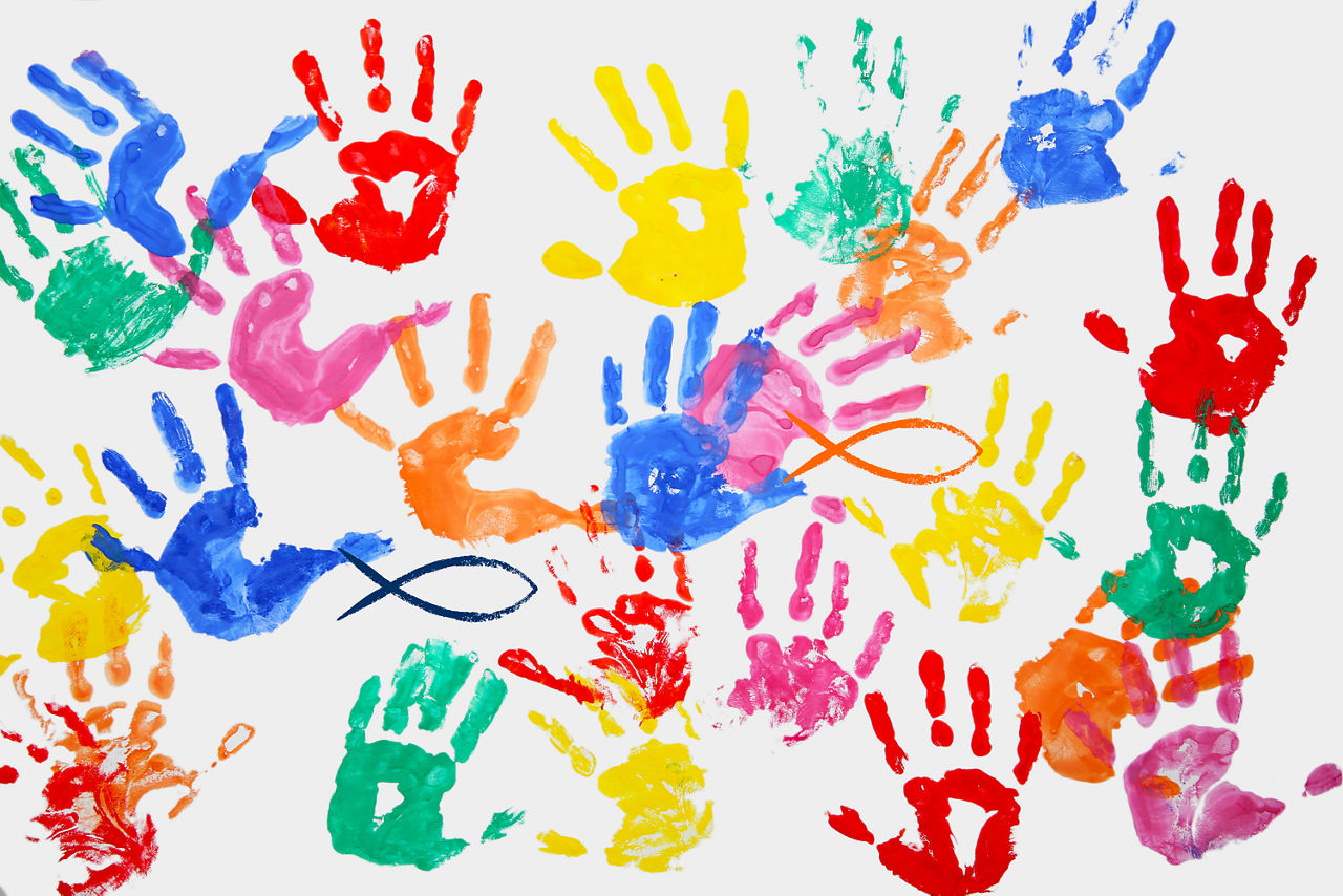 Viele bunte Handabdrücke
