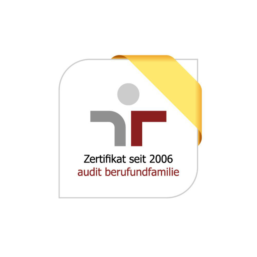 Daniel Zeder und Karin Schichl bei der Zertifikatsverleihung vom beruf und familie