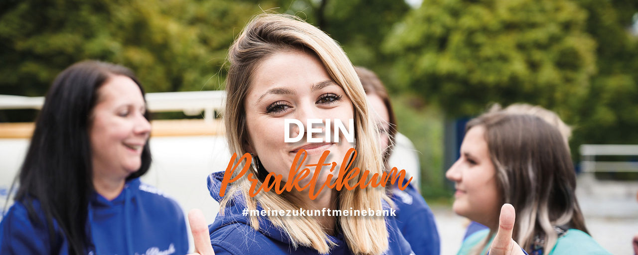 Bild: Frau schaut lächelnd in die Kamera