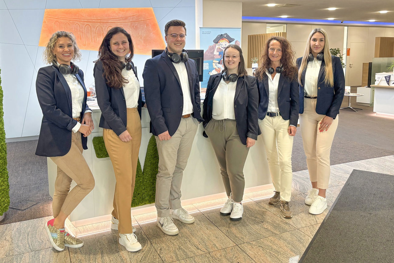 KundenDialogTeam, links startend: Frau Knott-Krasniqi, Frau Menzenbach, Herr Heusel, Frau Hoffmann, Frau Marnett,Frau Siebert