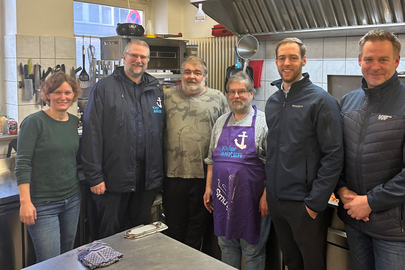 Gruppenfoto in der Großkücke von Kieler Anker
