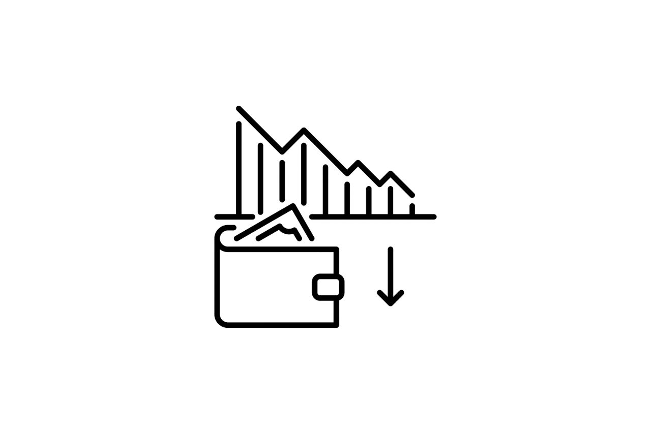 Eine Geldbörse mit fallendem Diagramm als Symbol für mögliche Risiken beim Kindergeld anlegen.