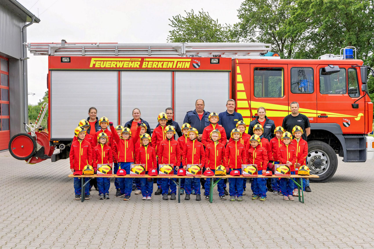 Sicherheit für den Nachwuchs: Kinderhelme für die Feuer Flitzer in Berkenthin