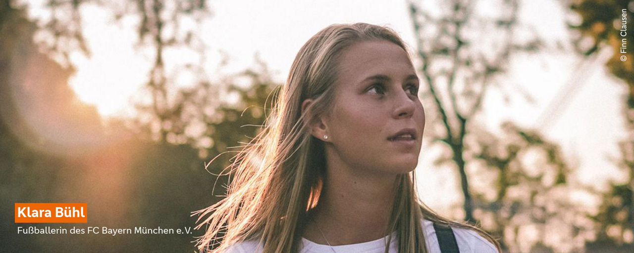 Klara Bühl, Fussballerin des FC Bayern München, Markenbotschafterin der Raiffeisen-Volksbank Haßberge eG