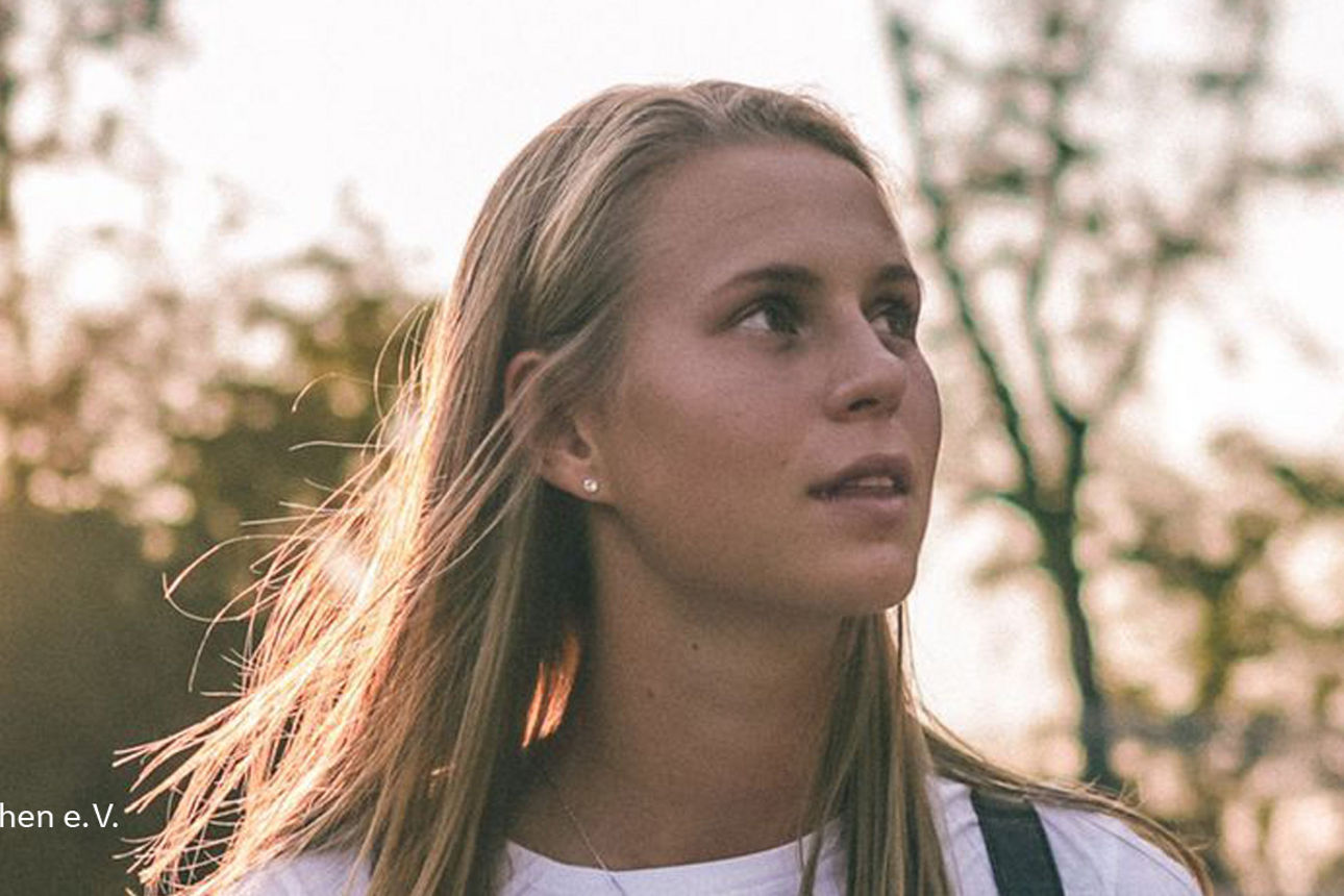 Klara Bühl, Fussballerin des FC Bayern München, Markenbotschafterin der Raiffeisen-Volksbank Haßberge eG