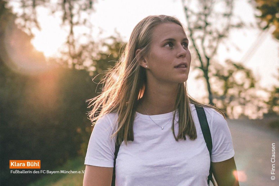 Klara Bühl, Faussballerin des FC Bayern München und Markenbotschafterin der Raiffeisen-Volksbank Haßberge eG
