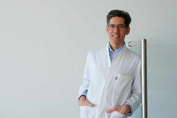 Priv.-Doz. Dr. Kia Homayounfar, Direktor der Klinik für Allgemein- und Viszeralchirurgie am Klinikum Kassel © Klinikum Kassel
