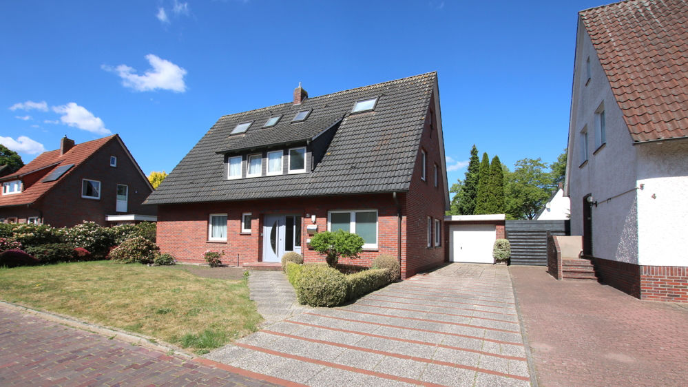 Wohnhaus mit Garage und Garten in Westerstede