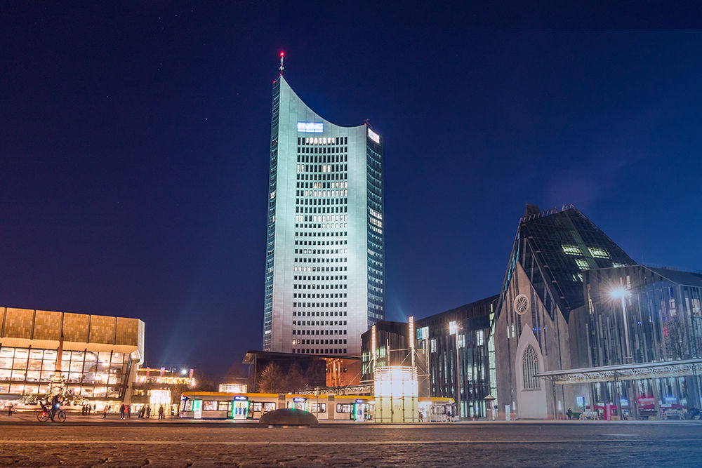 Leipziger Augustusplatz bei Nacht