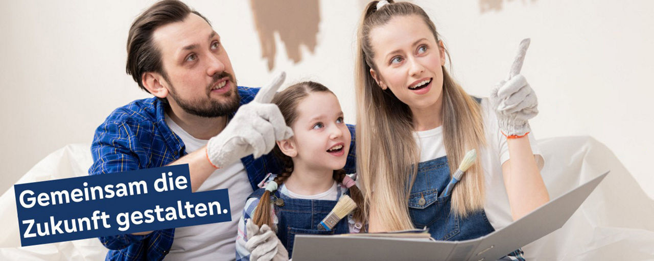 Eine Familie beim Renovieren ihrer vier Wände.
