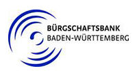 Auf dem Bild ist das Logo der Bürgschaftsbank in den Farben blau und schwarz zu sehen.