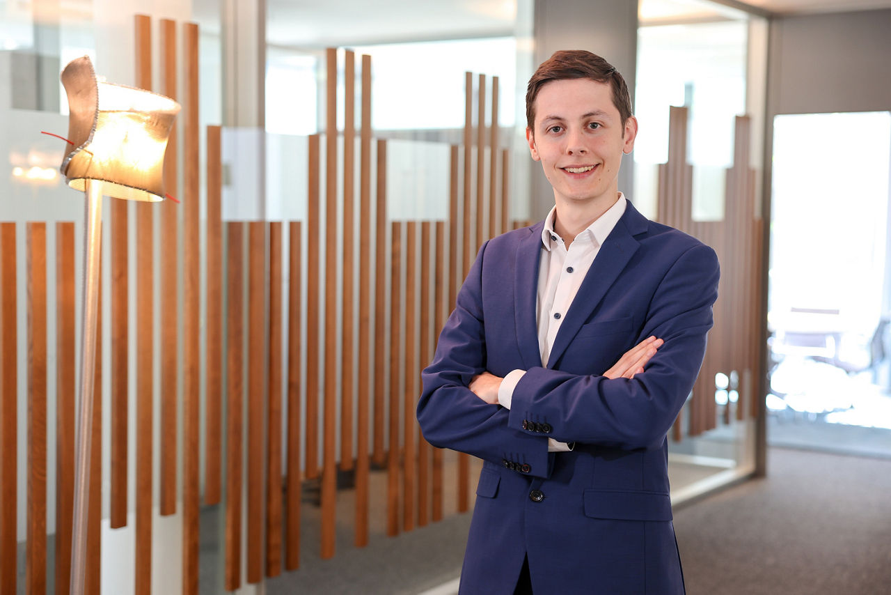Ein Portrait von Lucas Engels