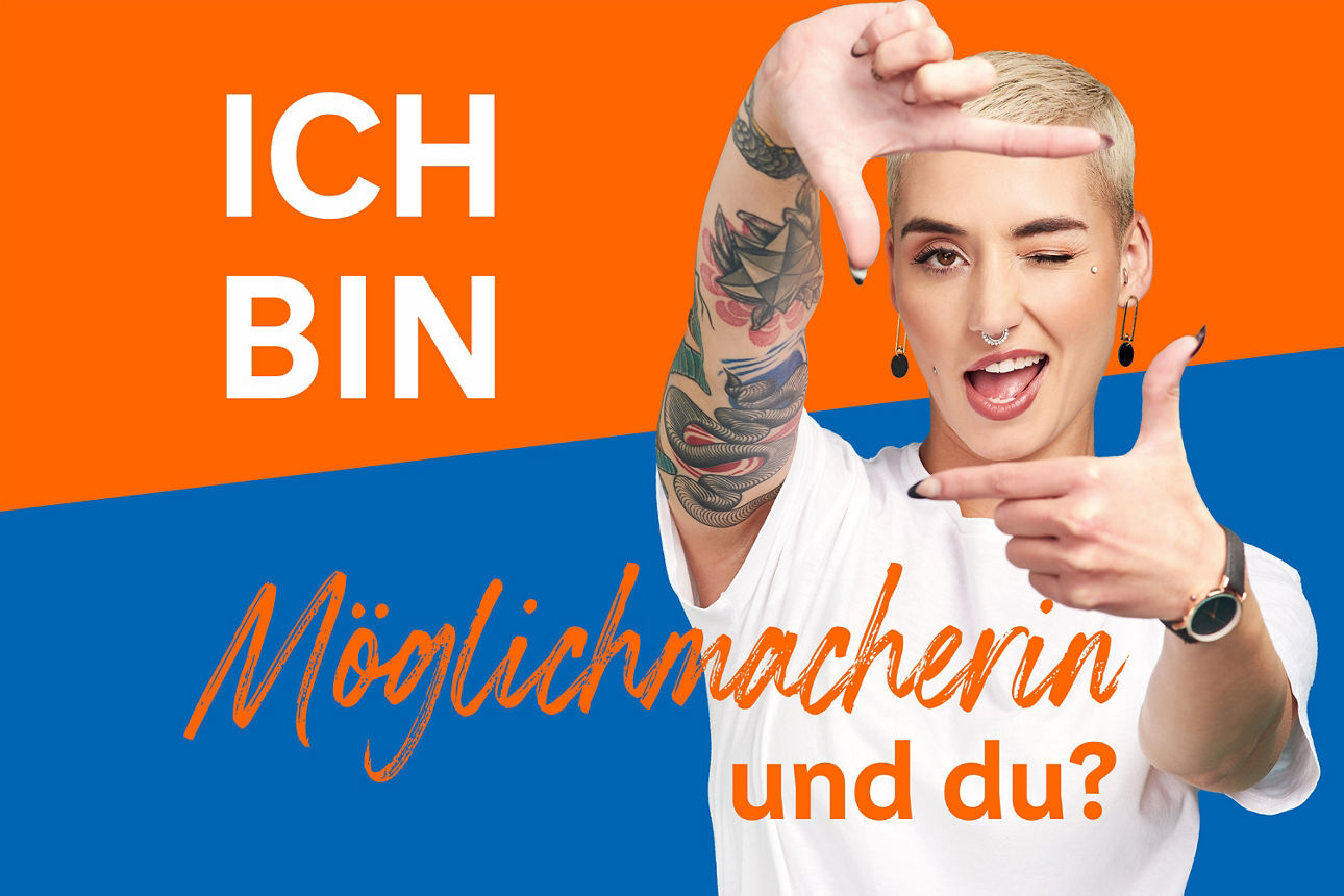 Eine Frau zeigt mit ihren Händen eine Art Kamera, mit der Inschrift: Ich bin Möglichmacherin und du? 