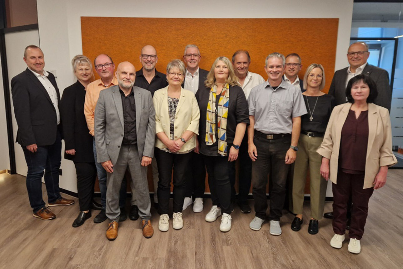 Gruppenbild der Arbeitsjubilare der VR-Bank Coburg im Jahr 2025