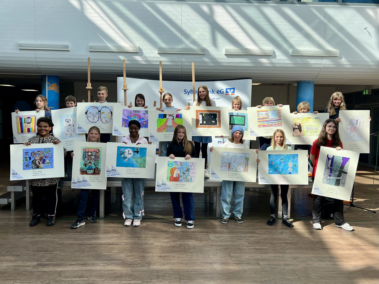 Die Sylter Gewinner bei der Preisverleihung zu dem 55. Internationalen Jugendwettbewerb"jugend creativ" der Sylter Bank eG