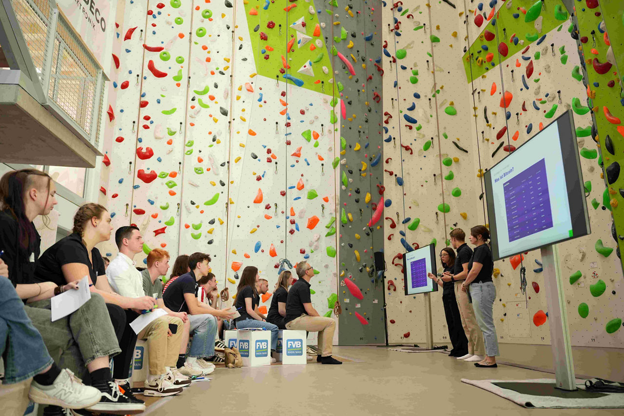 Veranstaltung in Kletterhalle im Rahmen der Blauen Woche