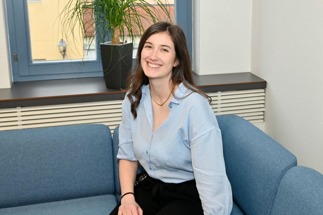 Porträt Mitarbeiterin Lena Prucker
