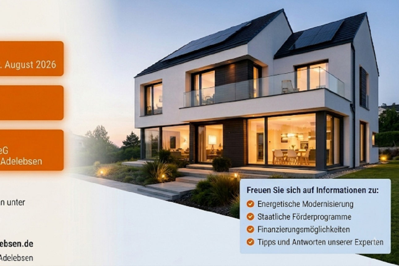 Modernes Wohnhaus mit großen Fenstern bei Dämmerung und Einladung zum Modernisierungsabend der Volksbank eG Adelebsen