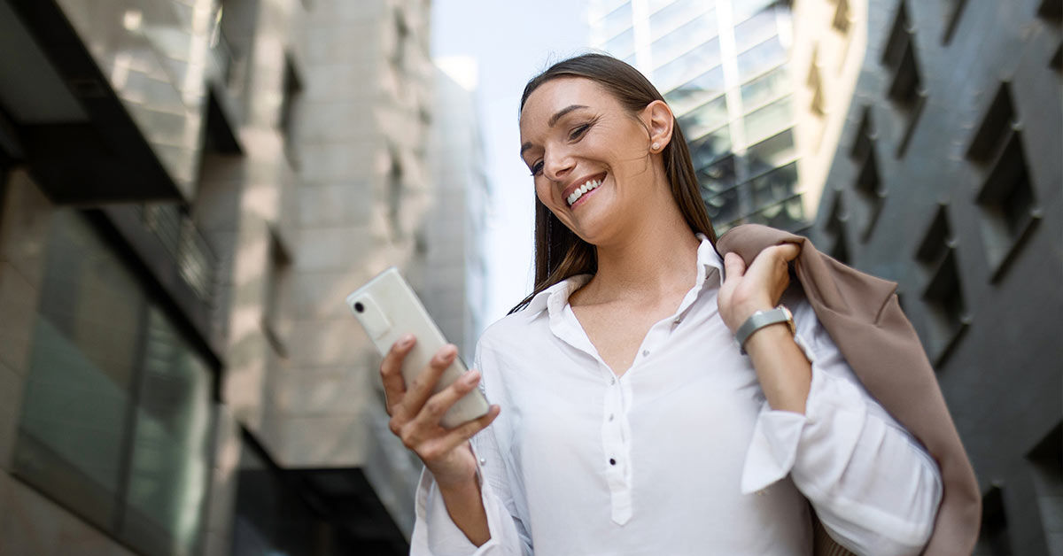 Frau mit Smartphone