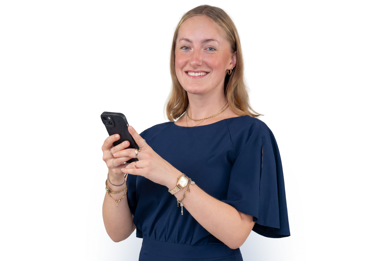 Eine weibliche moneybuddy mit einem Telefon in der Hand