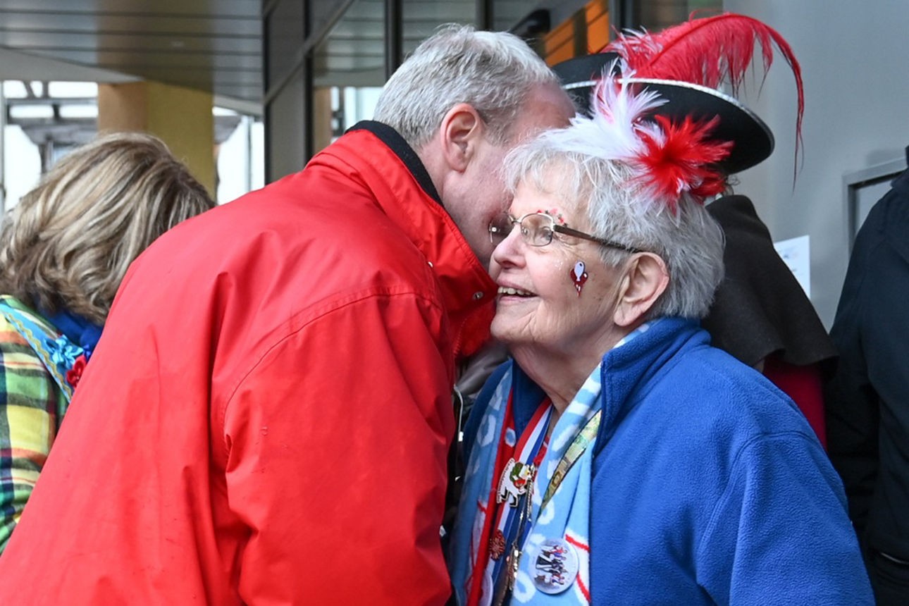 Vorstand Konrad Breul begrüßt Margot Hinrichsen