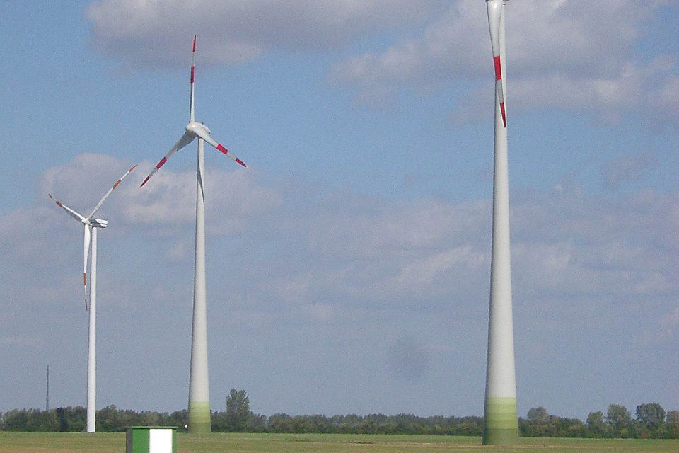 Drei Windräder