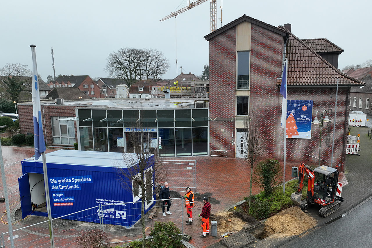 Die größte Spardose des Emslands ist aufgestellt: Alles ist bereit für den Abriss.
