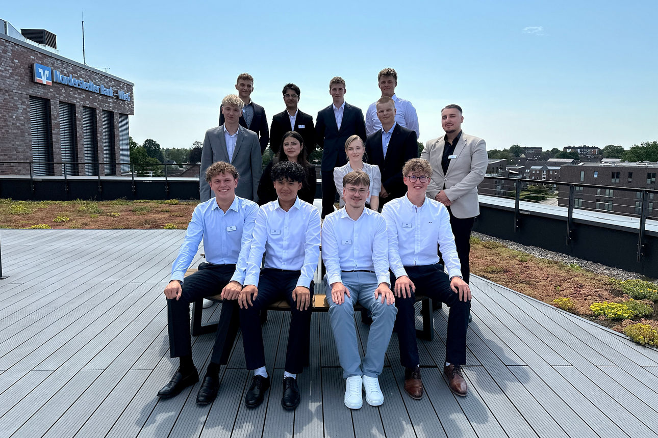 Unsere neuen Azubis 2026 - Gruppenfoto. 