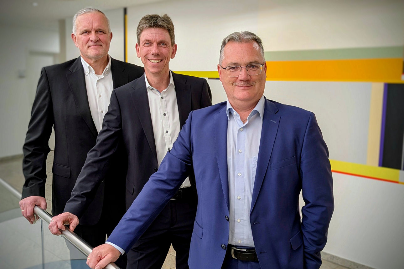 Bild: links Wilhelm Wolters (Aufsichtsratsvorsitzender), mitte Frank Ripkens (neues Vorstandsmitglied), rechts Severin-Peter 