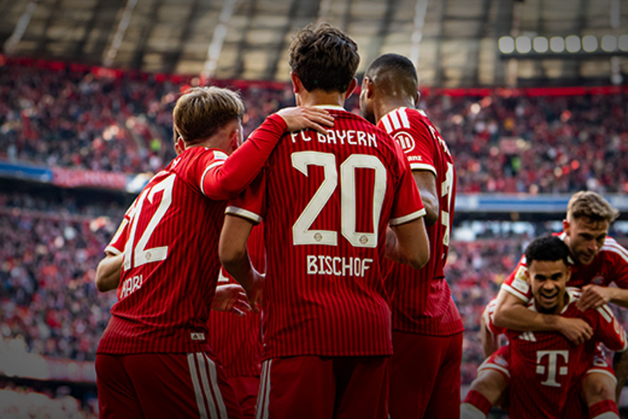 Jubelnde Spieler des FC Bayern München