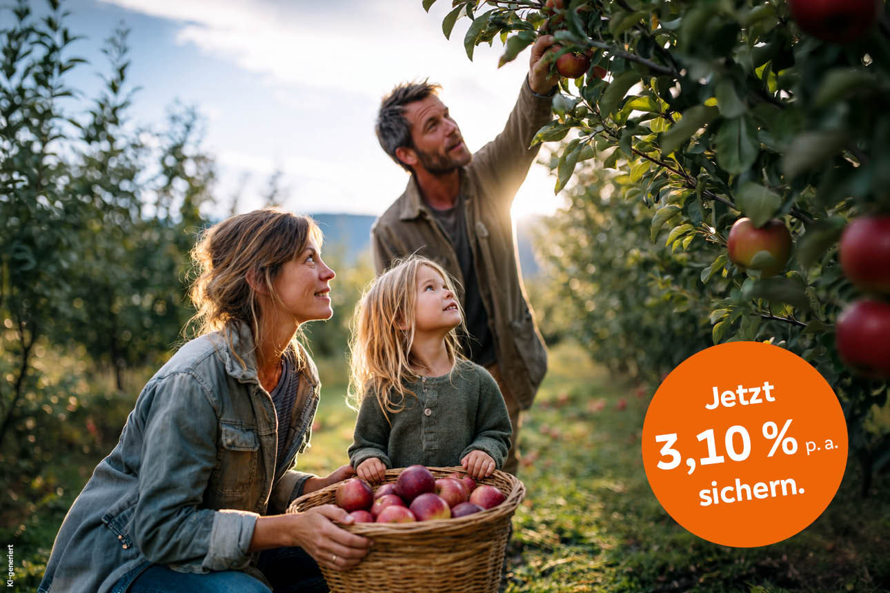 Eine Familie plückt Obst