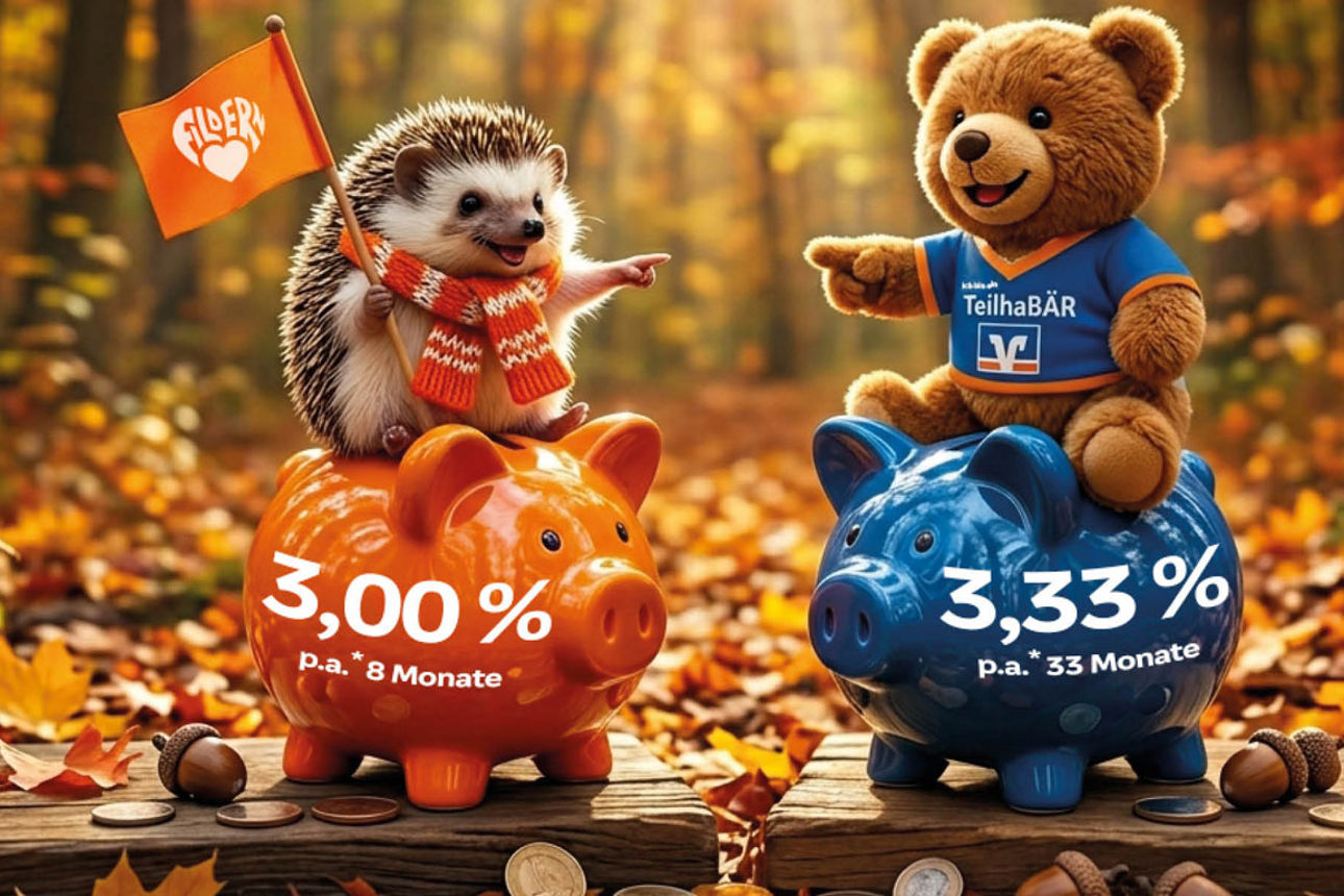 Herbstliches Sparmotiv mit niedlichen Maskottchen auf bunten Sparschweinen, umgeben von Münzen und goldenem Sonnenlicht im Wa