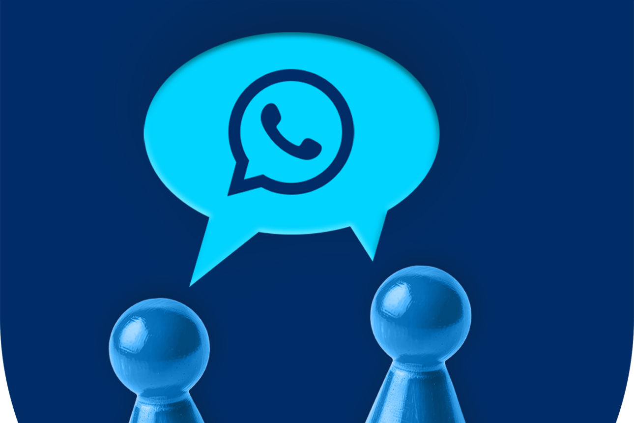 2 Spielfiguren unterhalten sich per WhatsApp