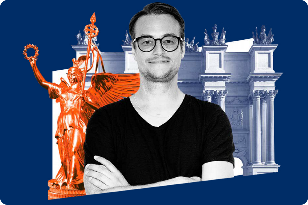 Profilbild von Maximilian Klein vor den stilisierten Brandenburger Tor und der Goldelse