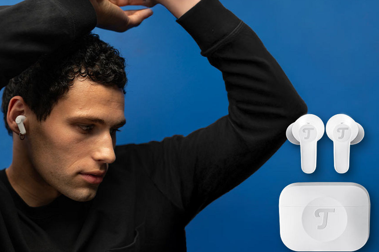 Junger Mann mit In-Ears