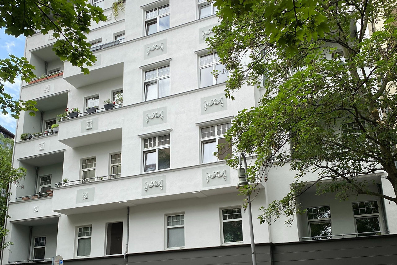 Außenansicht eines Mehrfamilienhauses in Berlin-Prenzlauer Berg
