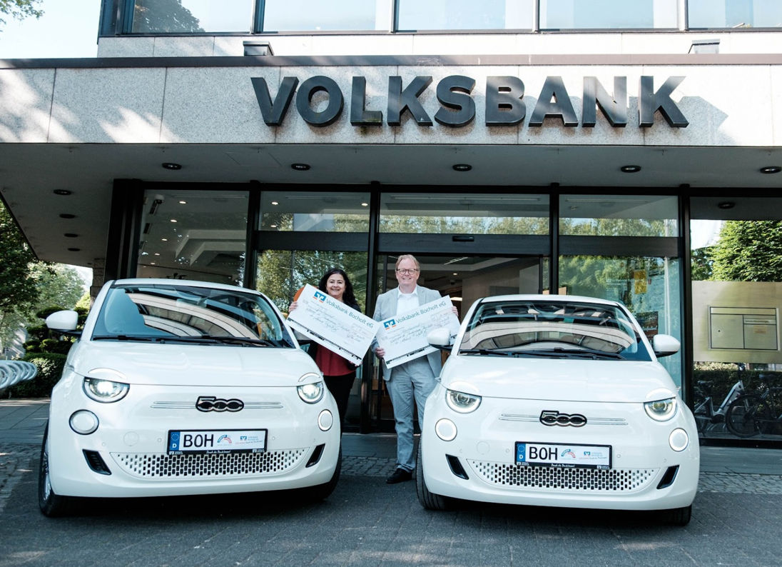Zwei Fiat 500 und zwei Geldgewinne
