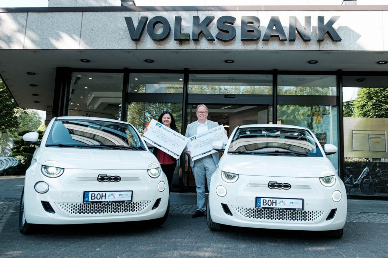 Zwei Fiat 500 und zwei Geldgewinne