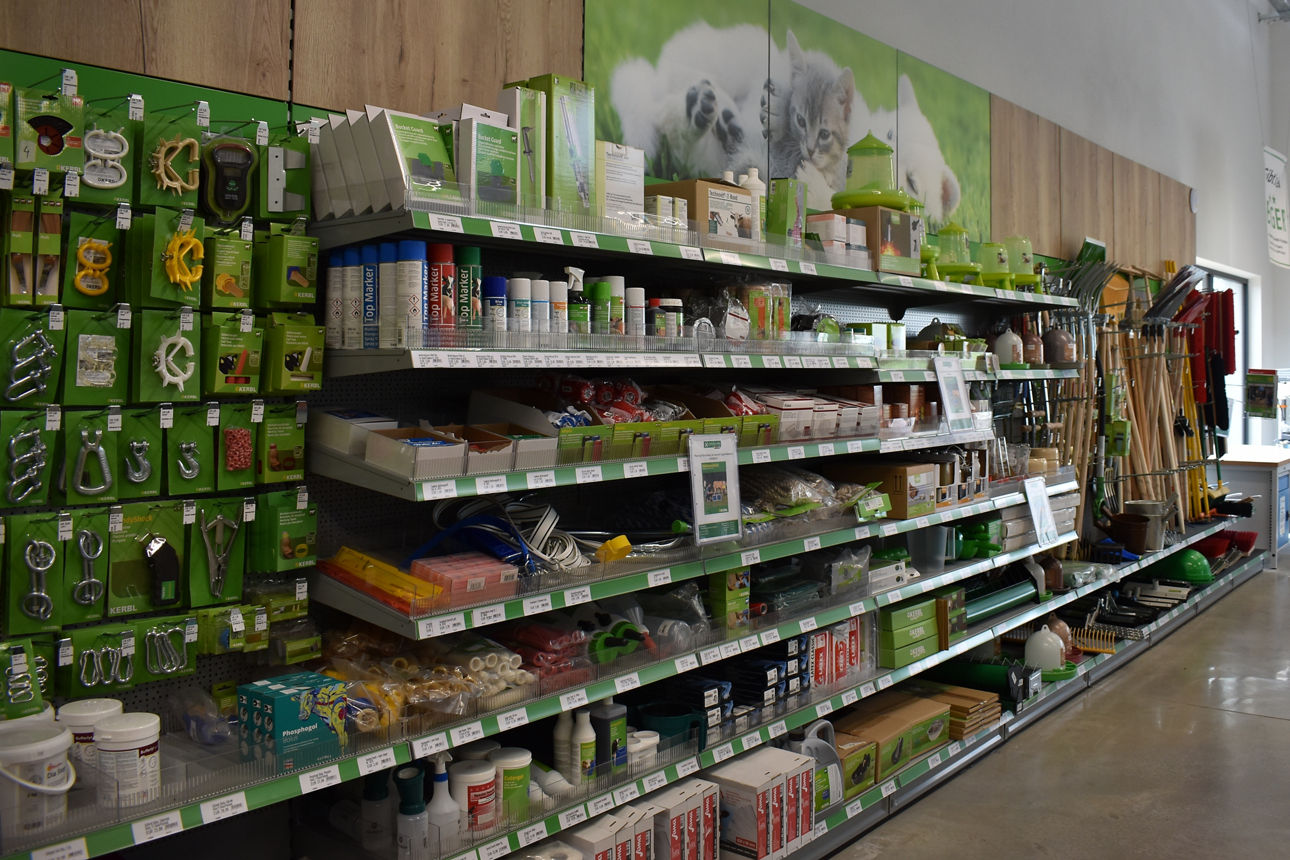 Tierfutter und -bedarf im Markt im Lagerhaus in Neumarkt-St. Veit
