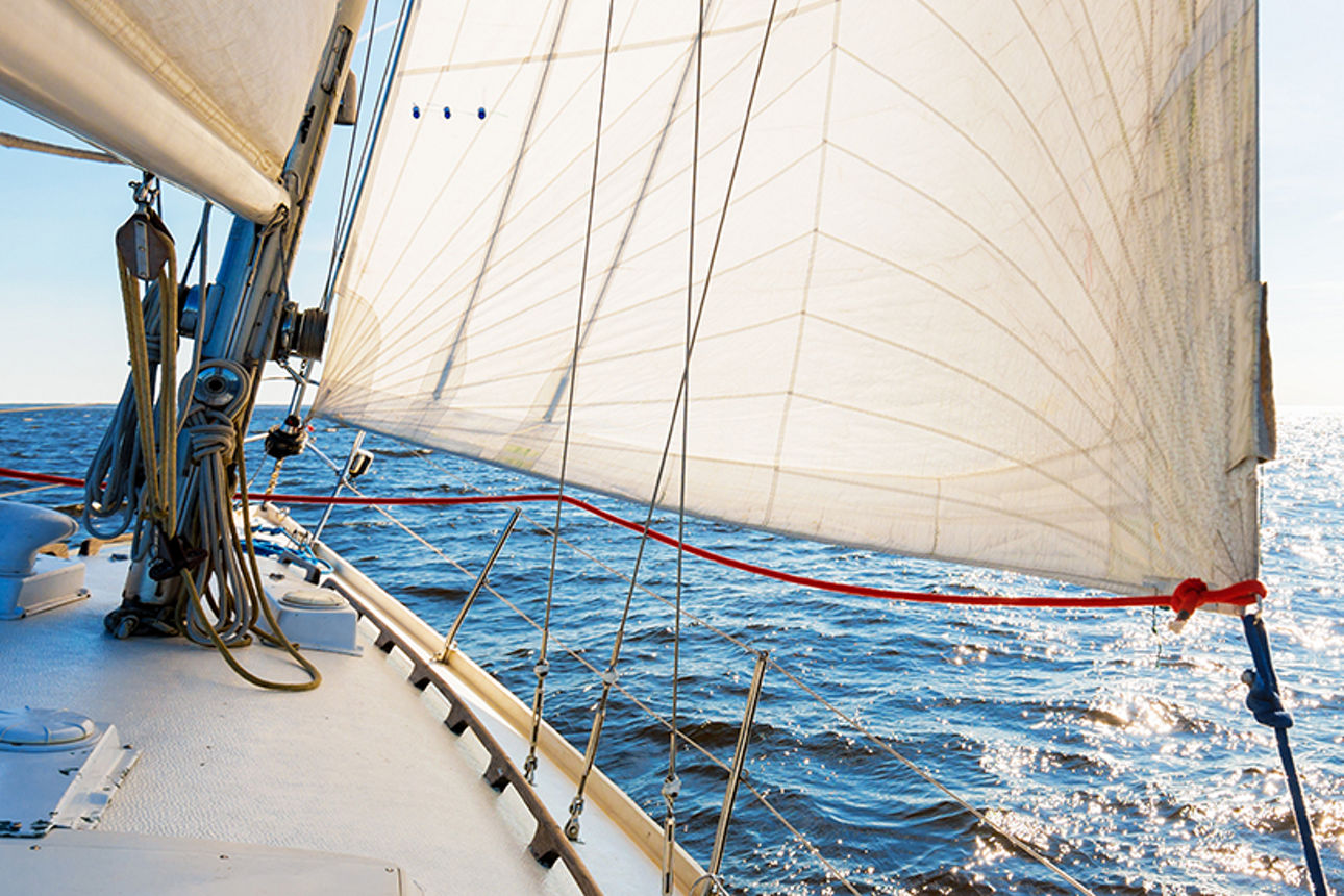 Nahaufnahme einer Segel-Yacht