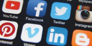 Bild mit social media Logos