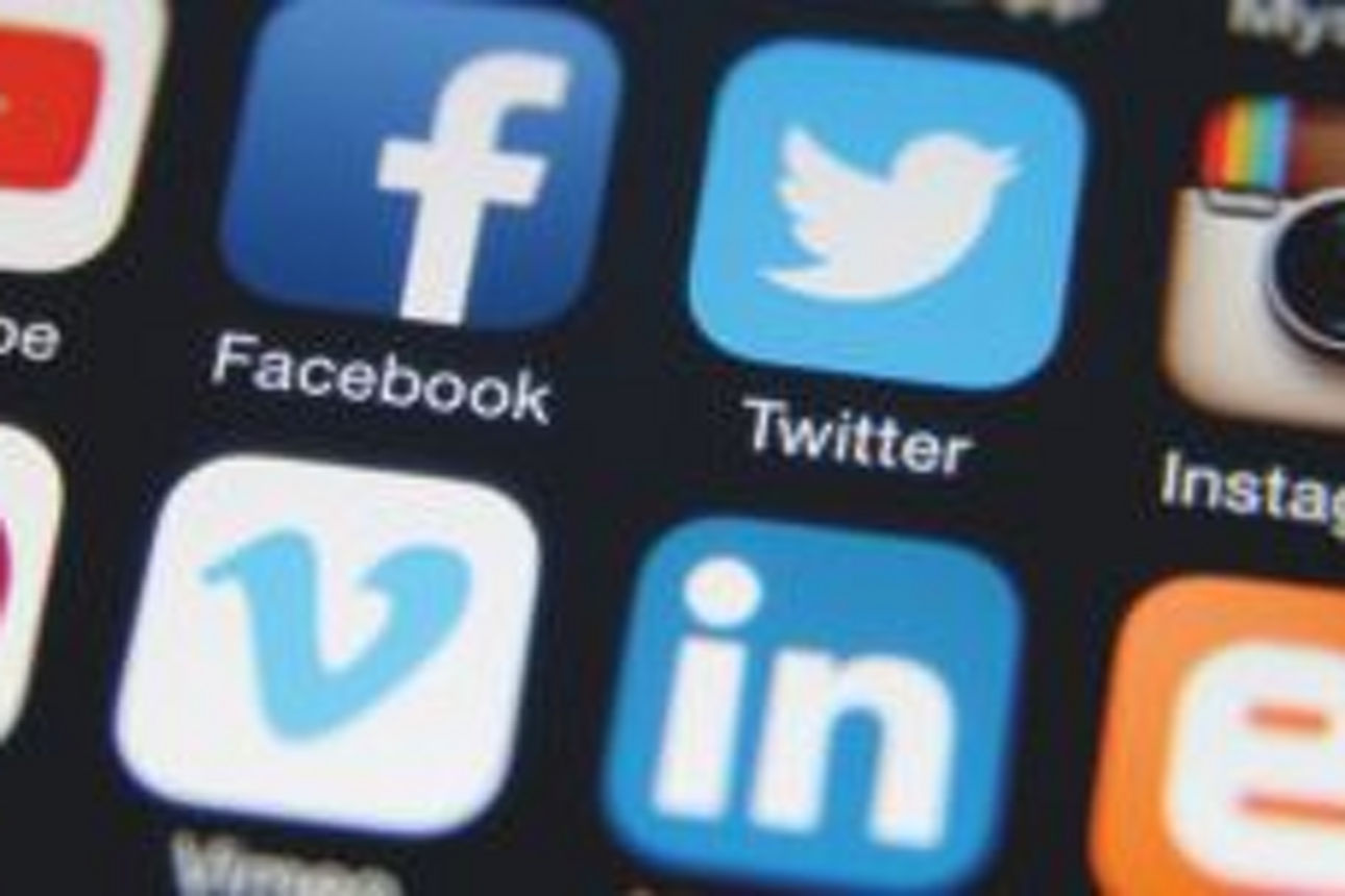 Bild mit social media Logos