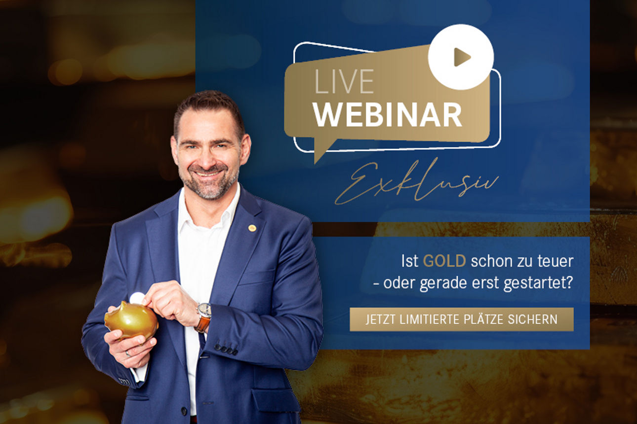 Mann im Anzug mit Sparschwein in der Hand und Informationen zum SOLIT-Webinar