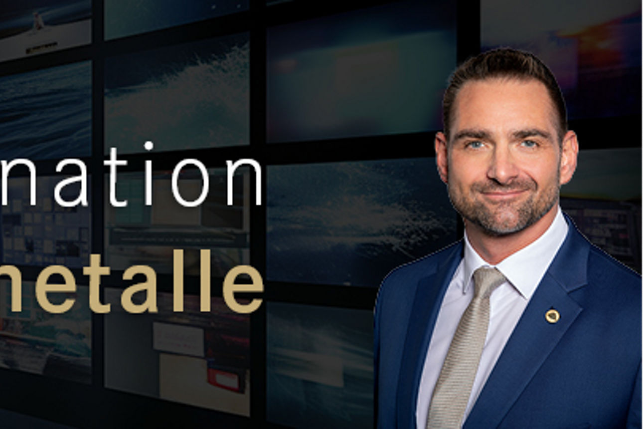 Eine Sammlung von Goldbarren, ein Symbol für Reichtum und Investitionen.