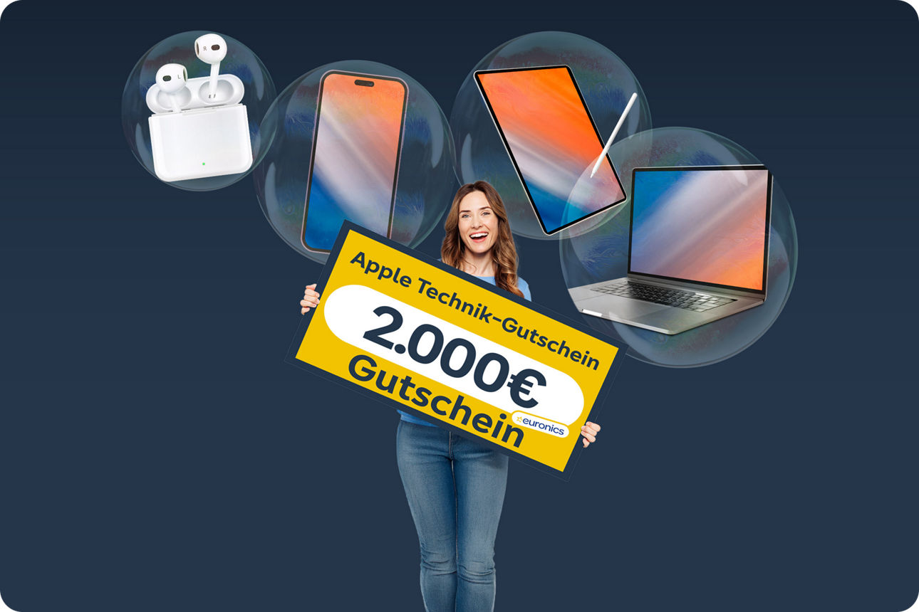 Eine Frau hält einen 2.000 € Gutschein in der Hand. Abgebildet sind noch diverse Apple Produkte.